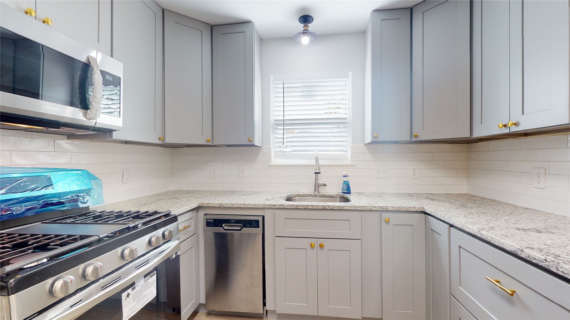 227 Kansas Street Property Photo 15