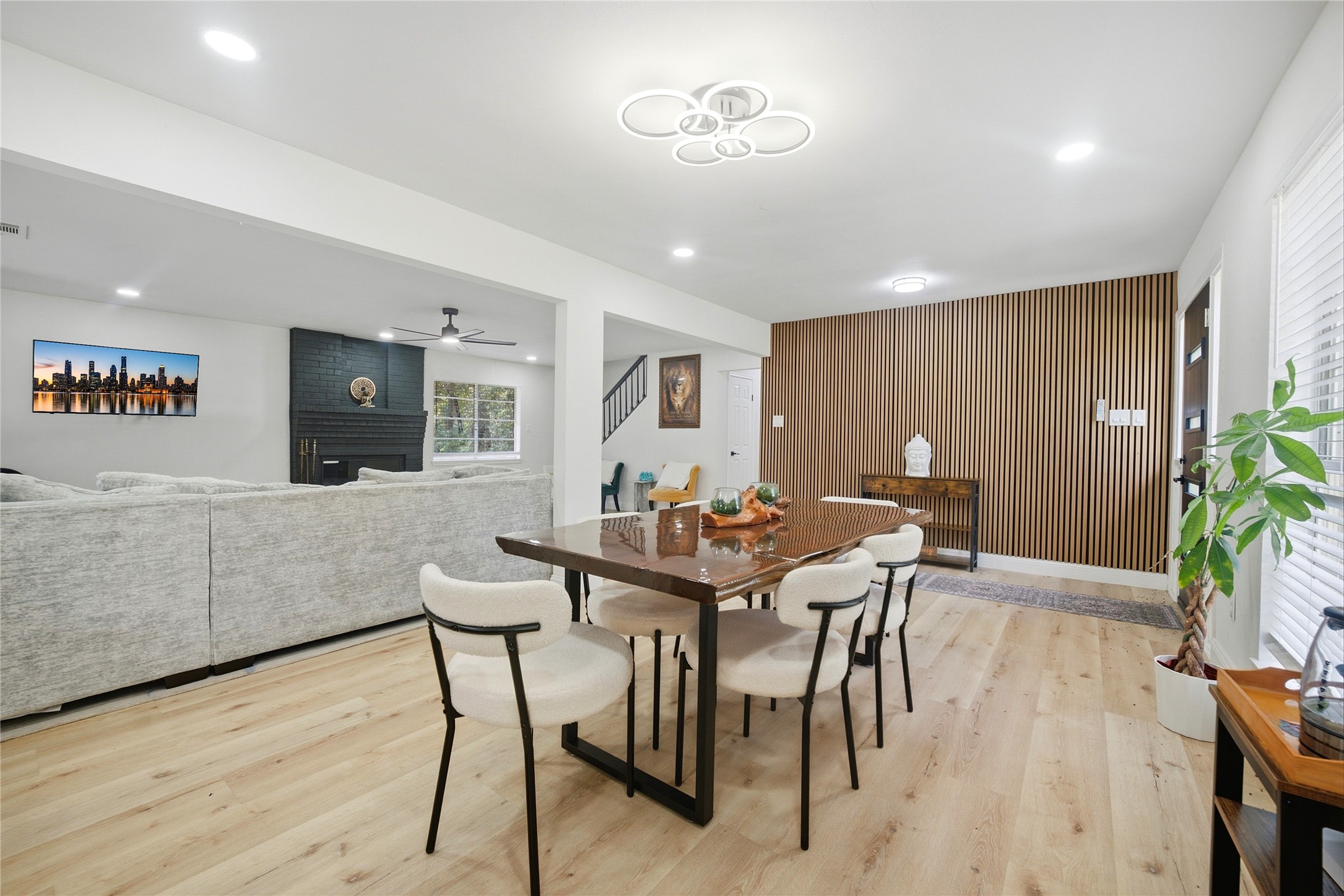 27228 Tepee Trail Property Photo 6