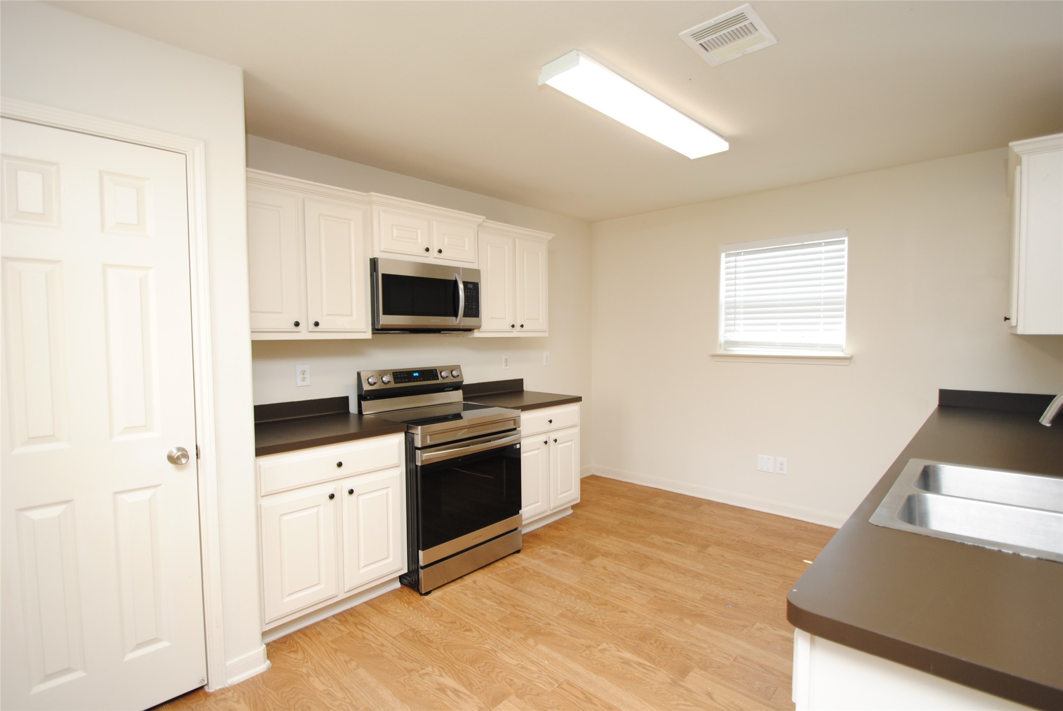 6923 Waterlilly View Lane Property Photo 2