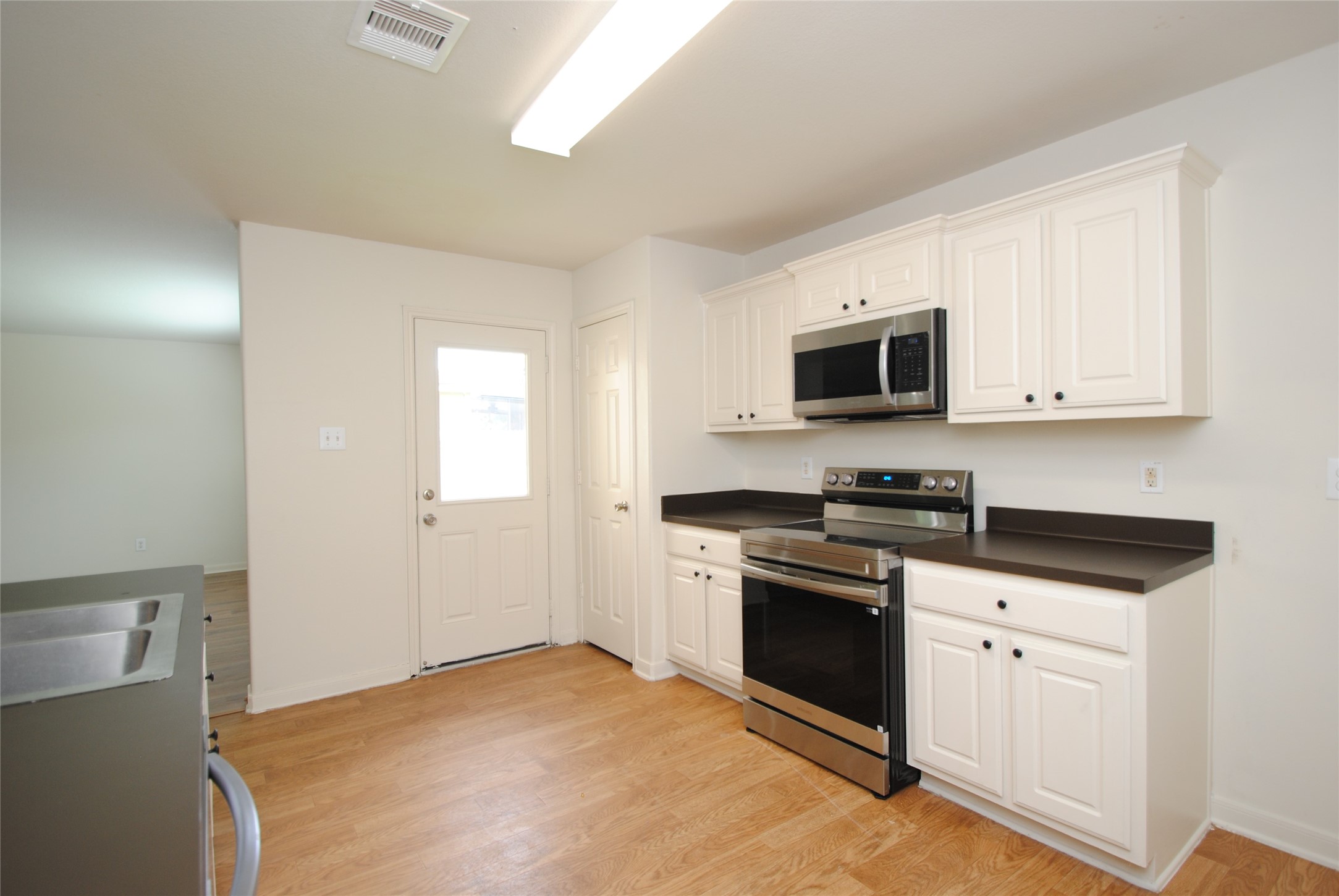 6923 Waterlilly View Lane Property Photo 4