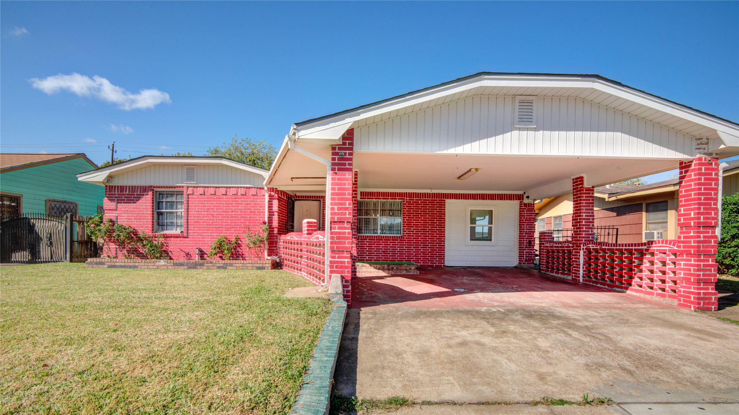 905 Bank Drive Property Photo 1