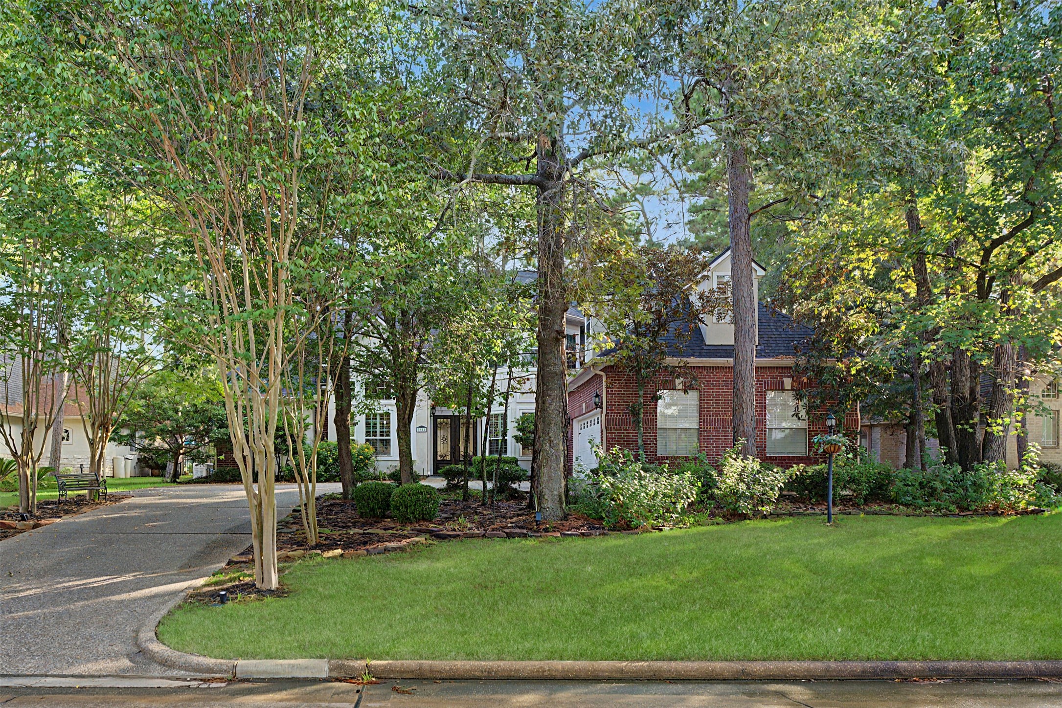 1053 Bentwater Drive Property Photo 3