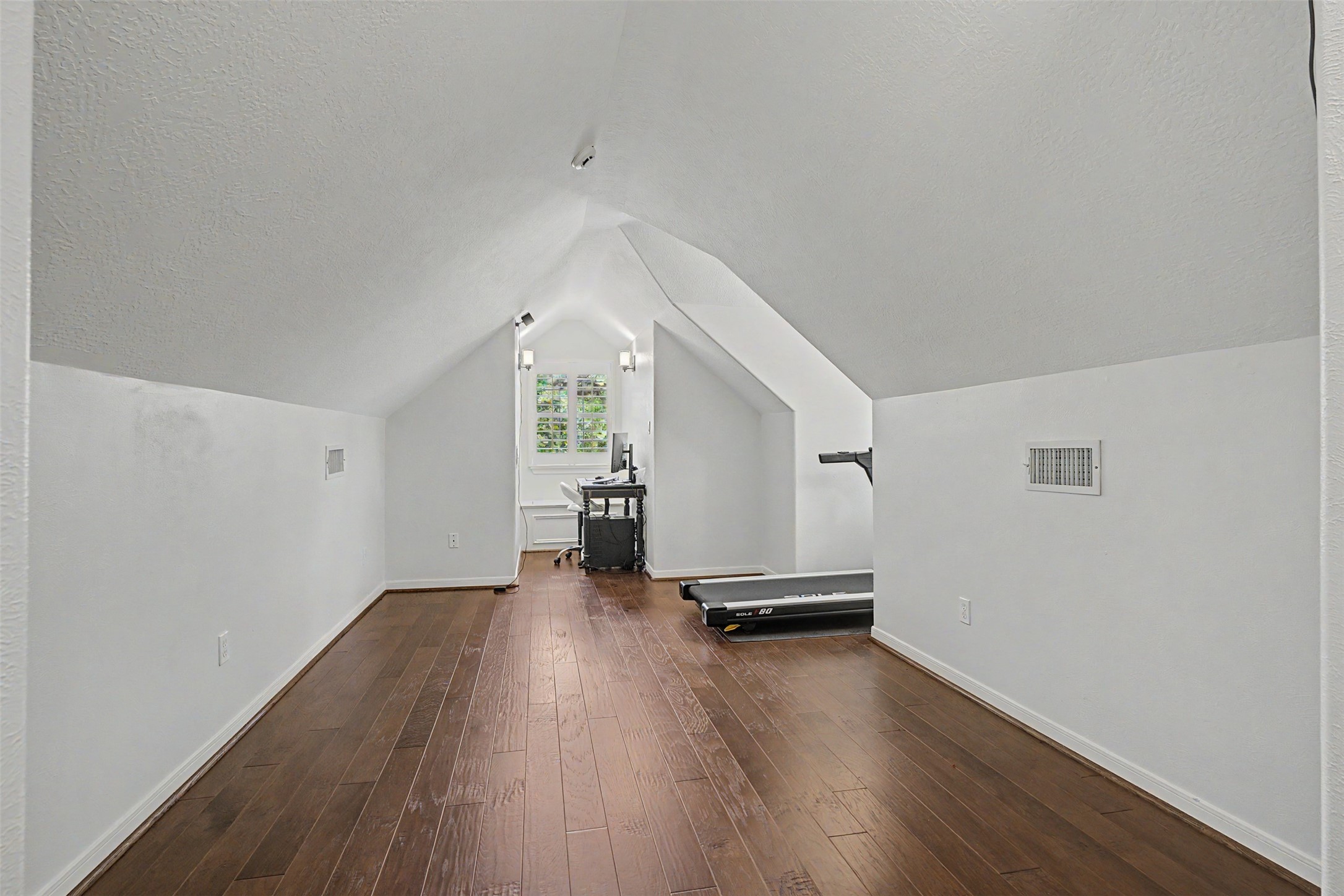1053 Bentwater Drive Property Photo 34