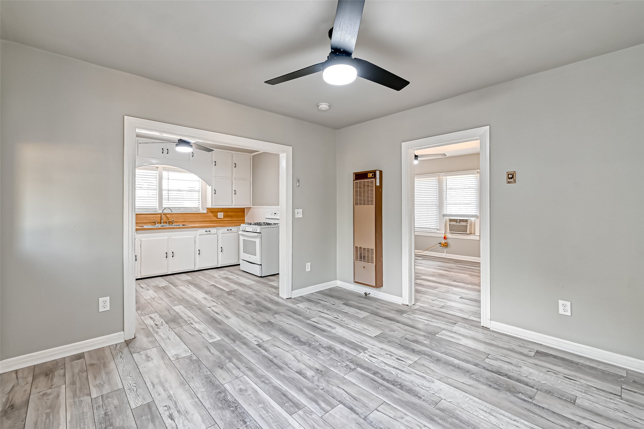 9314 Church Street Property Photo 4