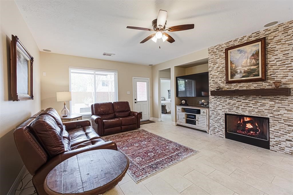 3034 Glenthorpe Lane Property Photo 4