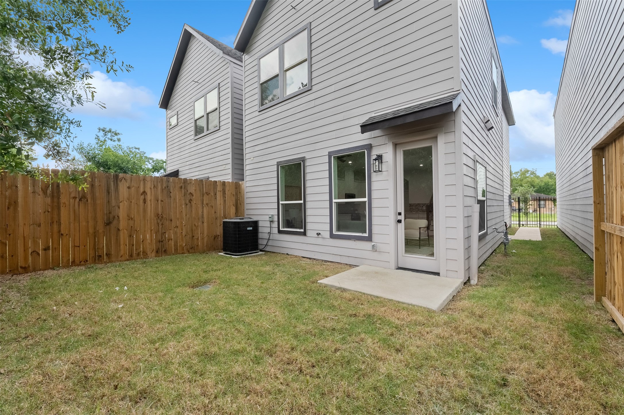 892 Paul Quinn St Property Photo 20