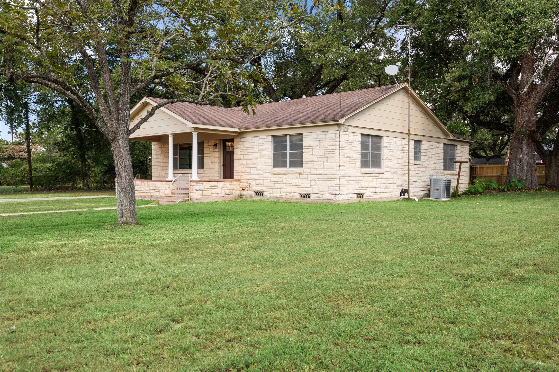 940 Hardeman Street Property Photo 2