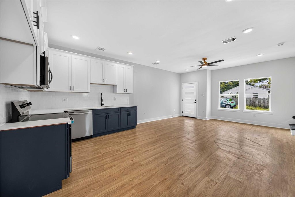 4357 Elmwood Street D Property Photo 8