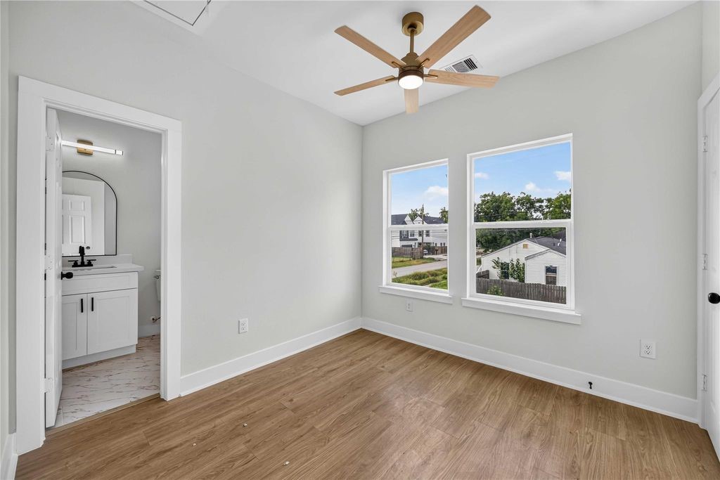4357 Elmwood Street D Property Photo 10