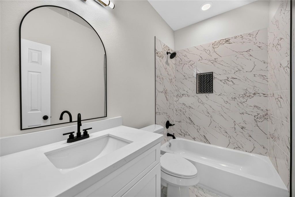 4357 Elmwood Street D Property Photo 13