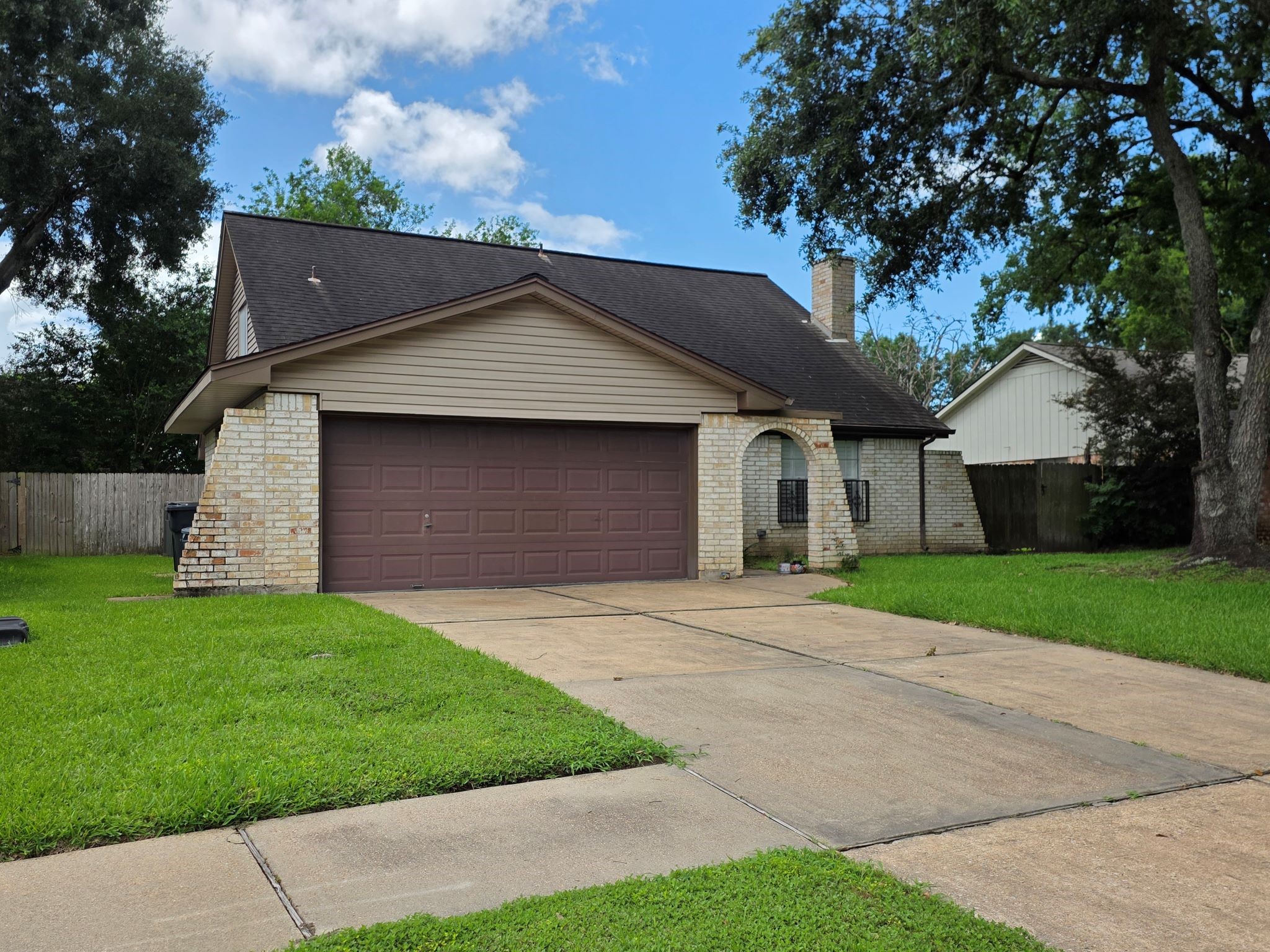 13719 Larkway Drive Property Photo 2