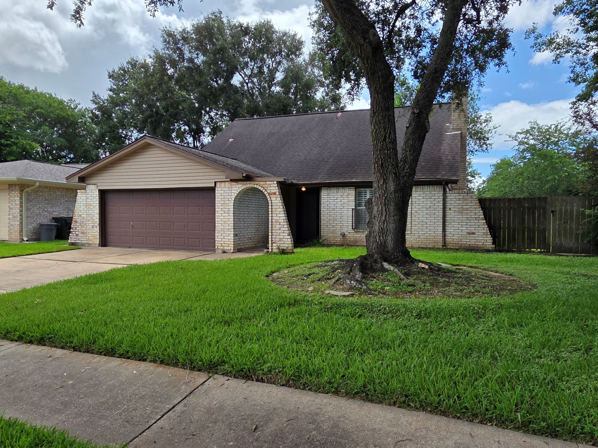 13719 Larkway Drive Property Photo 3