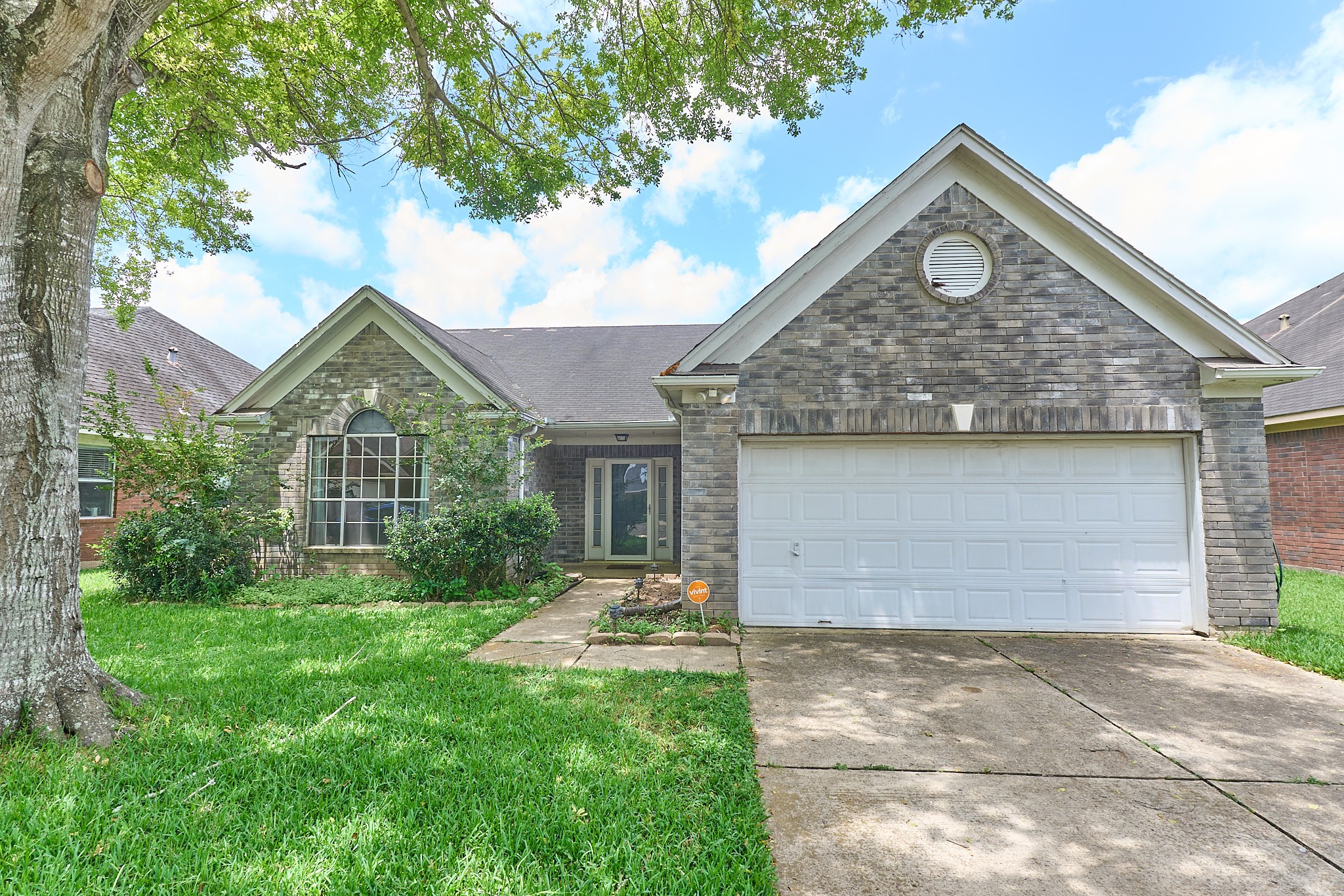 2922 Veva Drive Property Photo 1