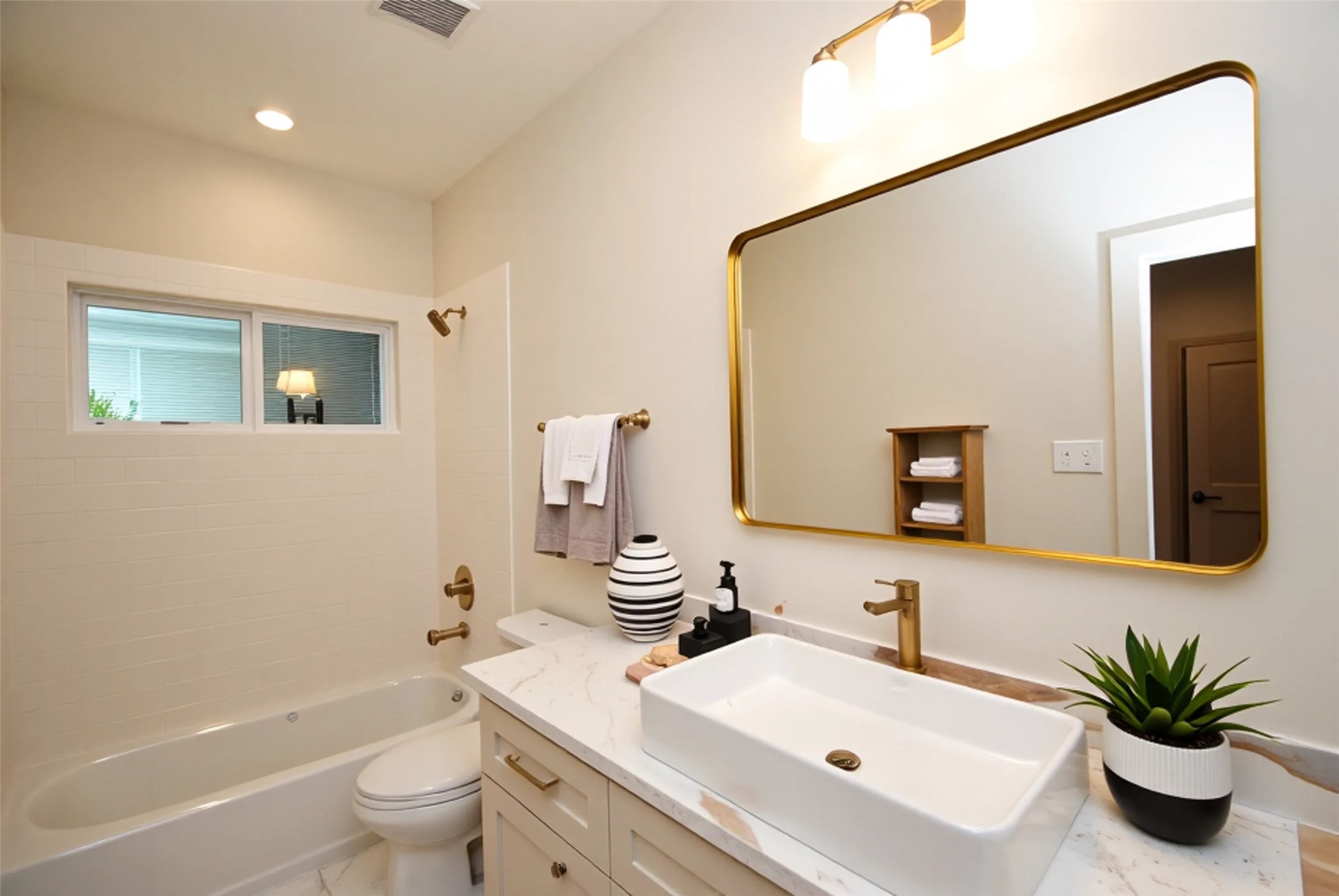 6312 Illinois Street B Property Photo 8