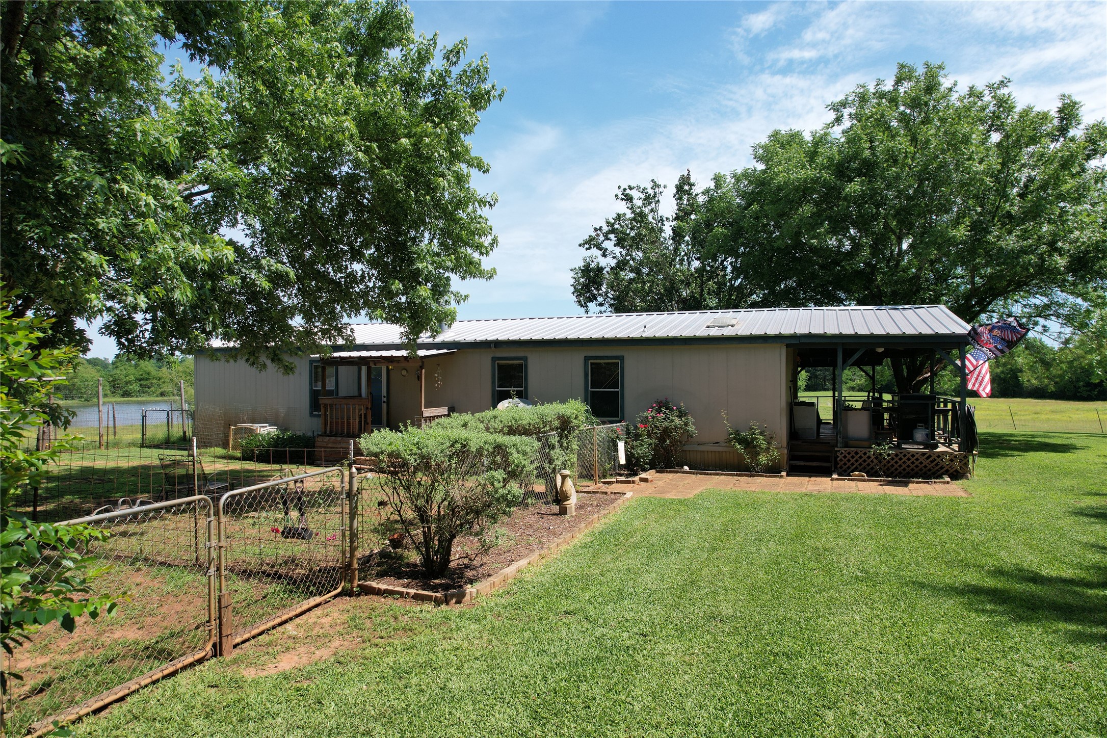 535 County Road 1710 Property Photo 3