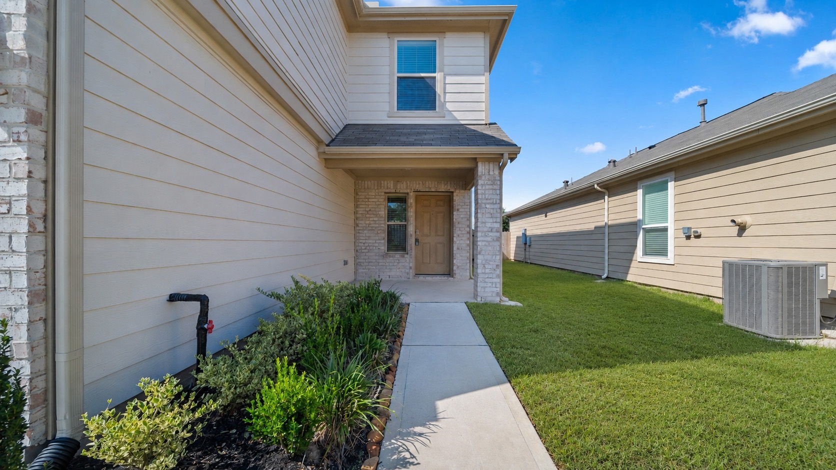 2607 Bluewood Court Property Photo 4