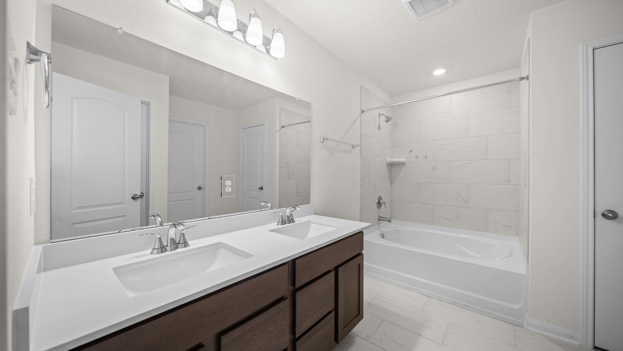 2607 Bluewood Court Property Photo 14