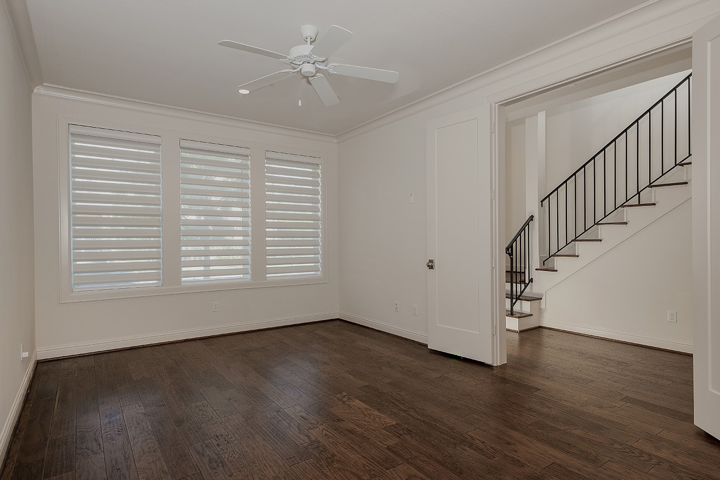 2503 Lake Front Circle Property Photo 4