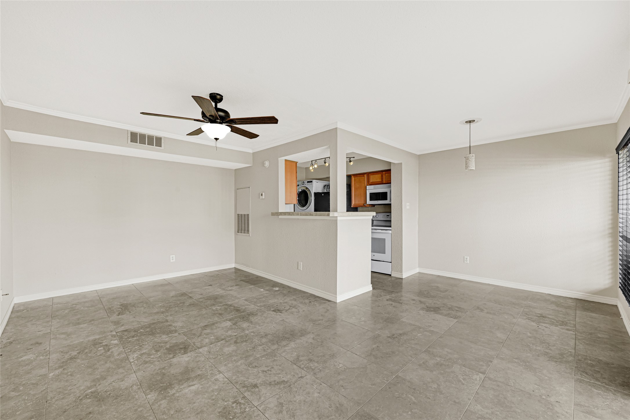 4011 Nasa Rd 1 406 Property Photo 7