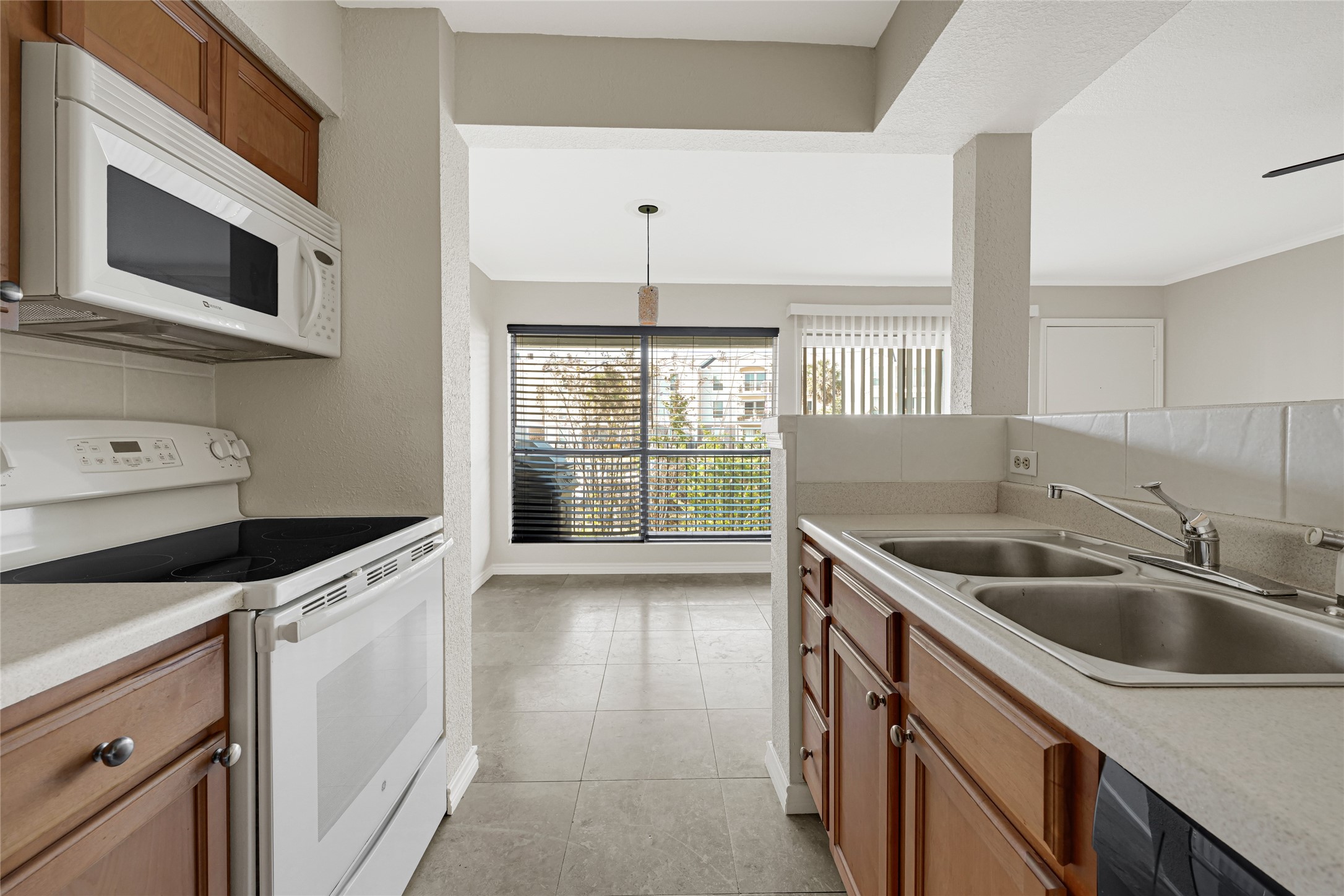 4011 Nasa Rd 1 406 Property Photo 12