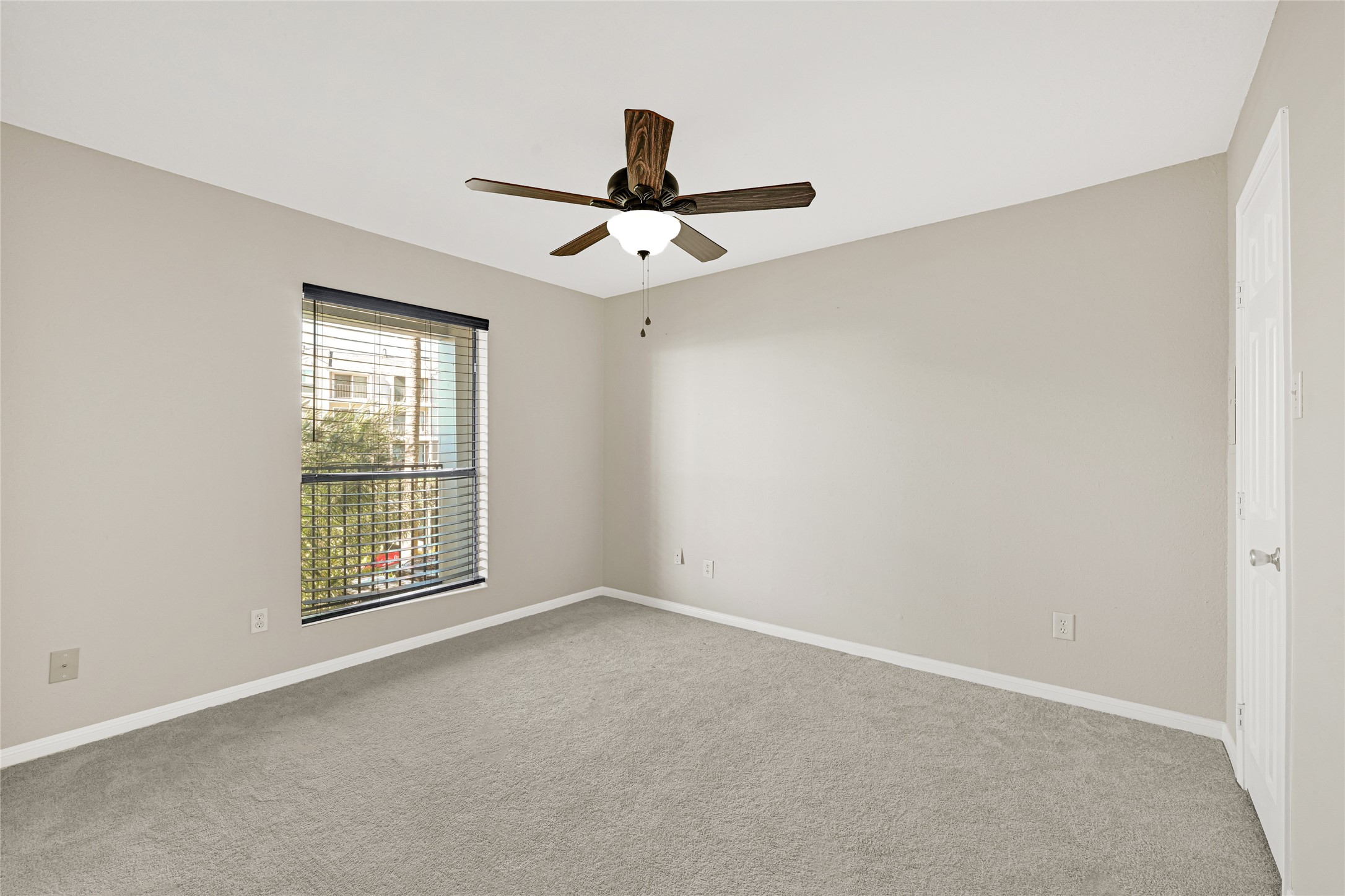 4011 Nasa Rd 1 406 Property Photo 14