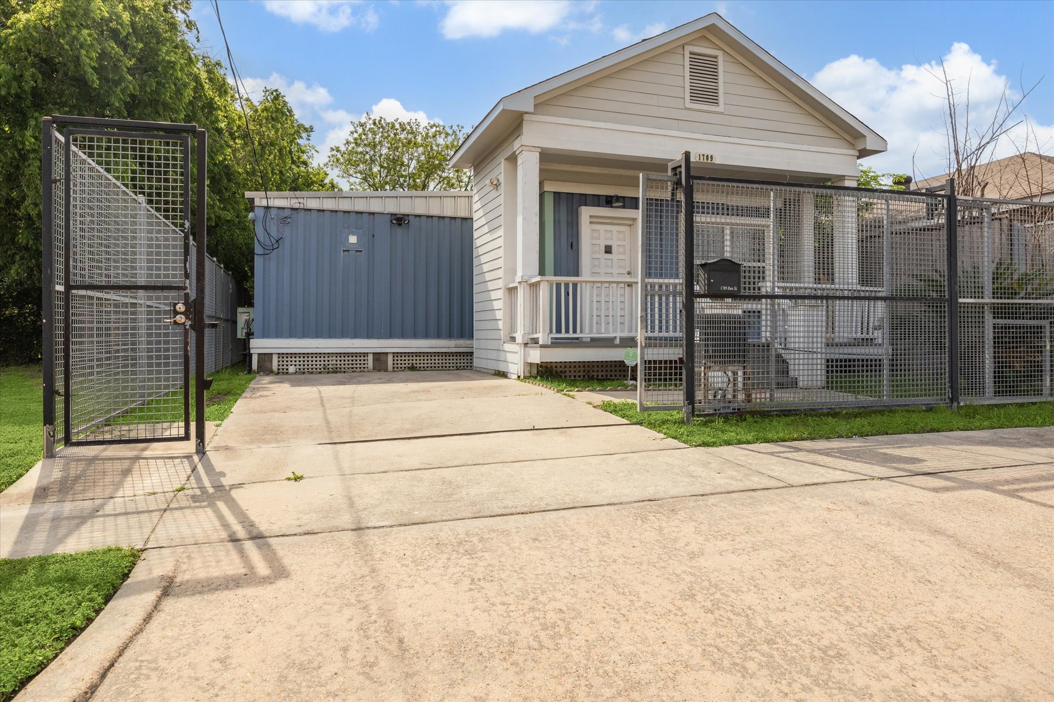 1709 Dan Street Property Photo