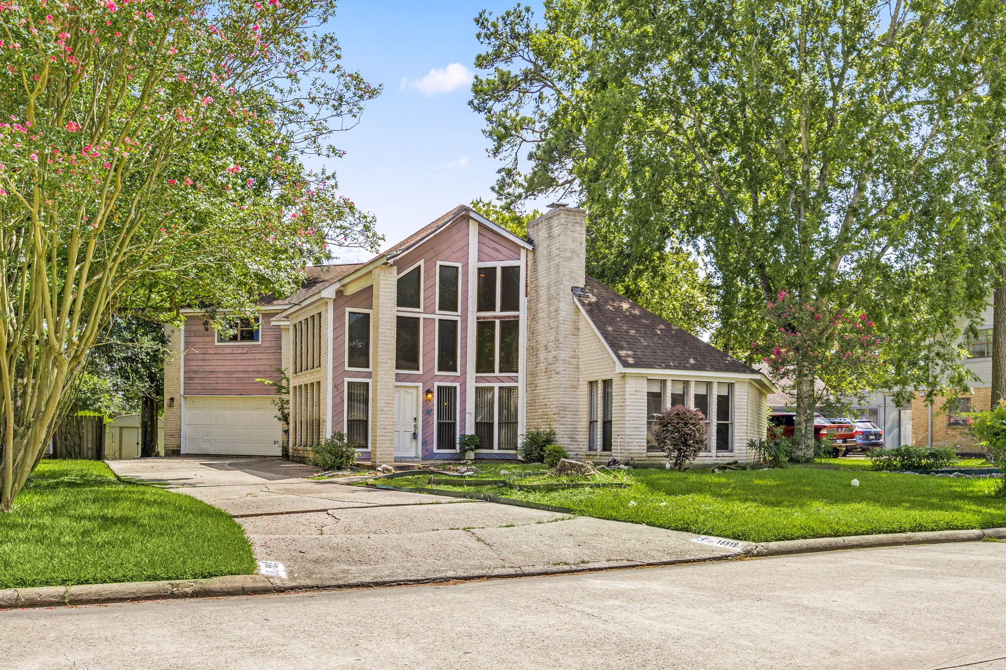 18519 Walden Forest Drive Property Photo 2