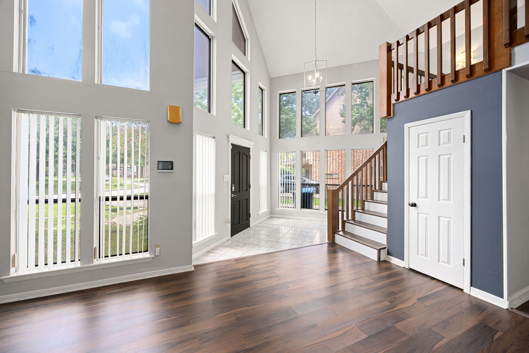 18519 Walden Forest Drive Property Photo 3