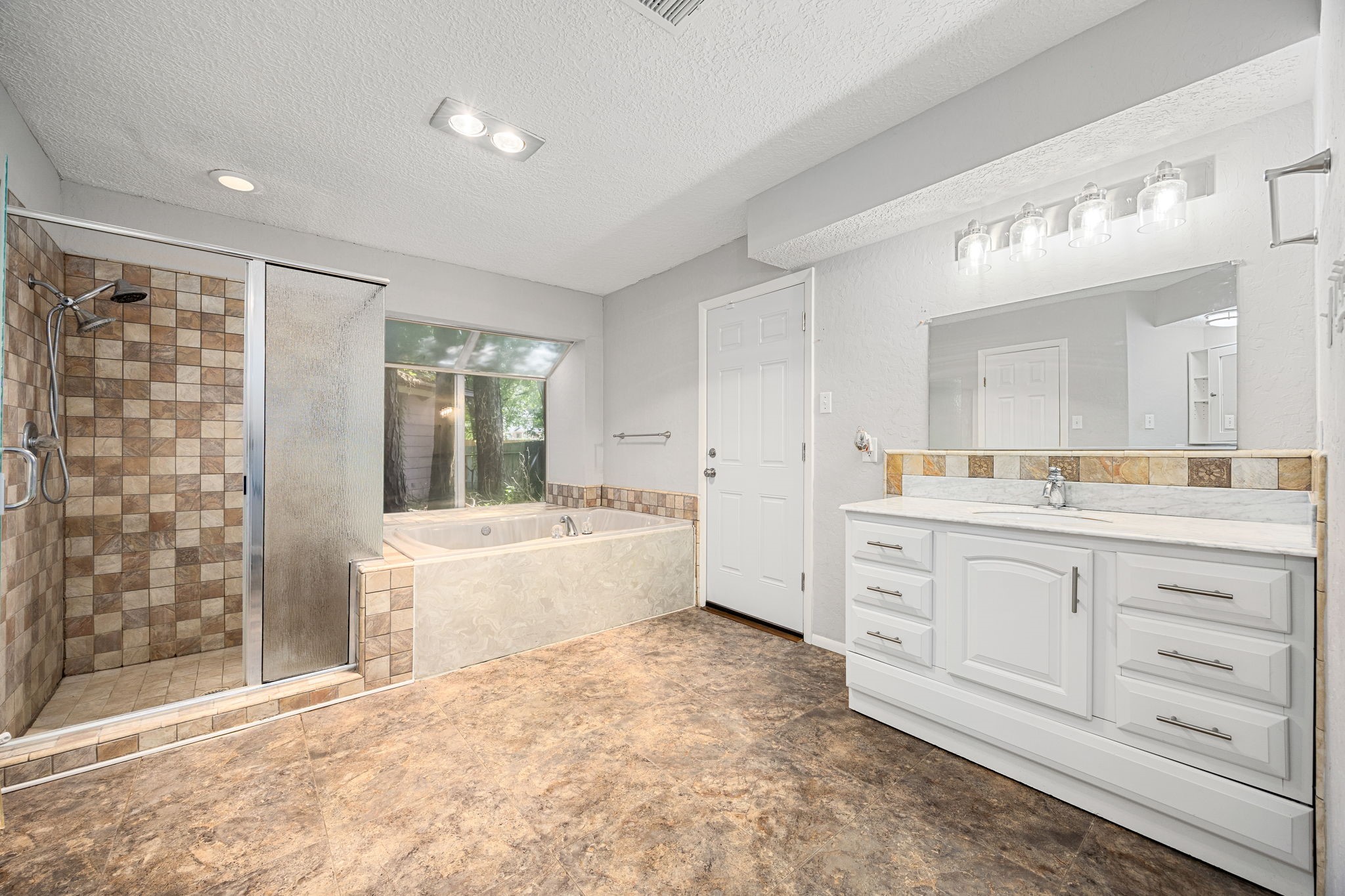 18519 Walden Forest Drive Property Photo 19