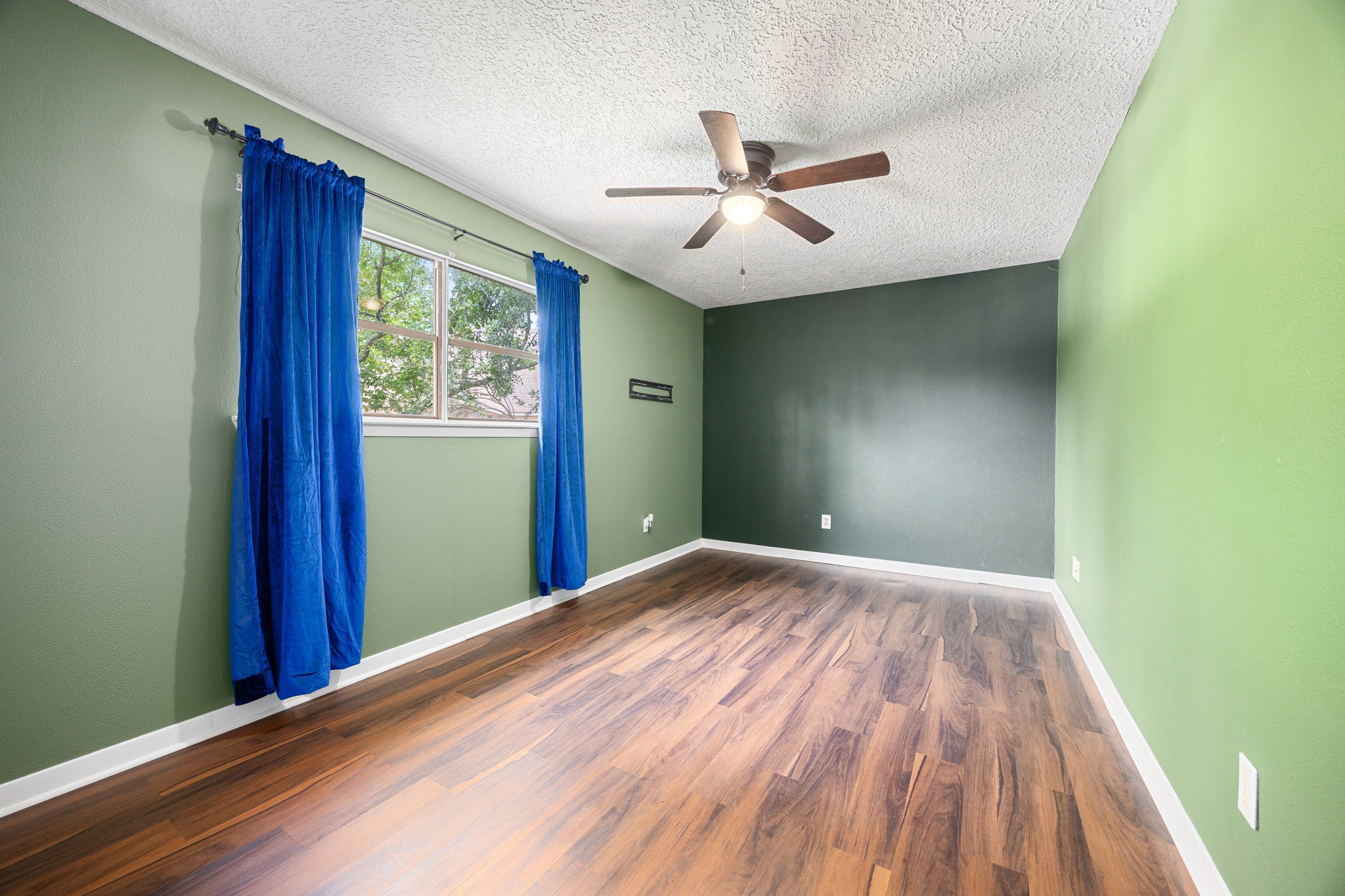 18519 Walden Forest Drive Property Photo 22