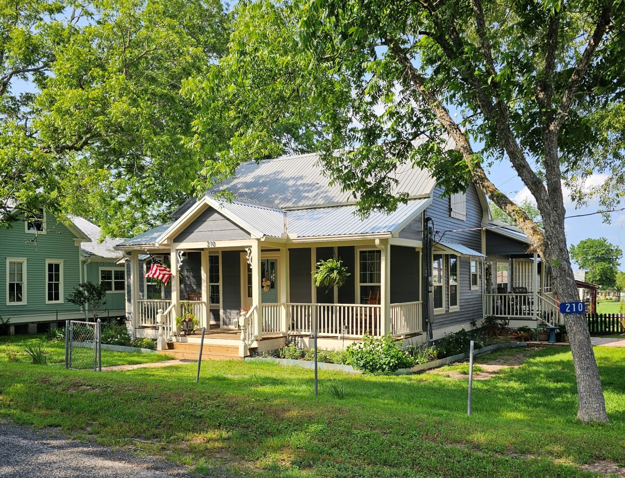 210 N Church Street Property Photo
