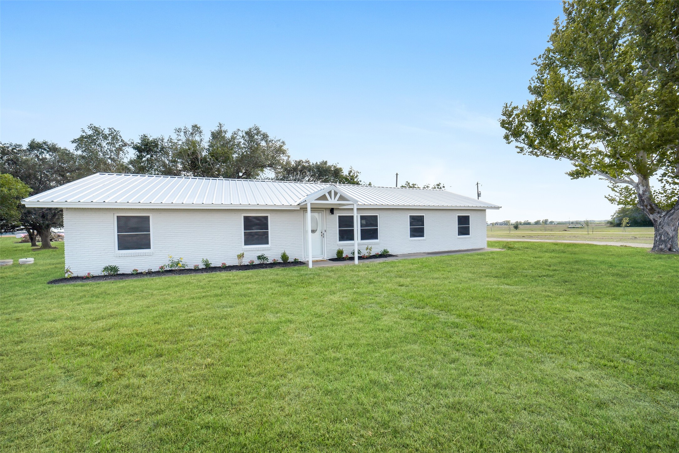 2265 County Road 312 Property Photo 2