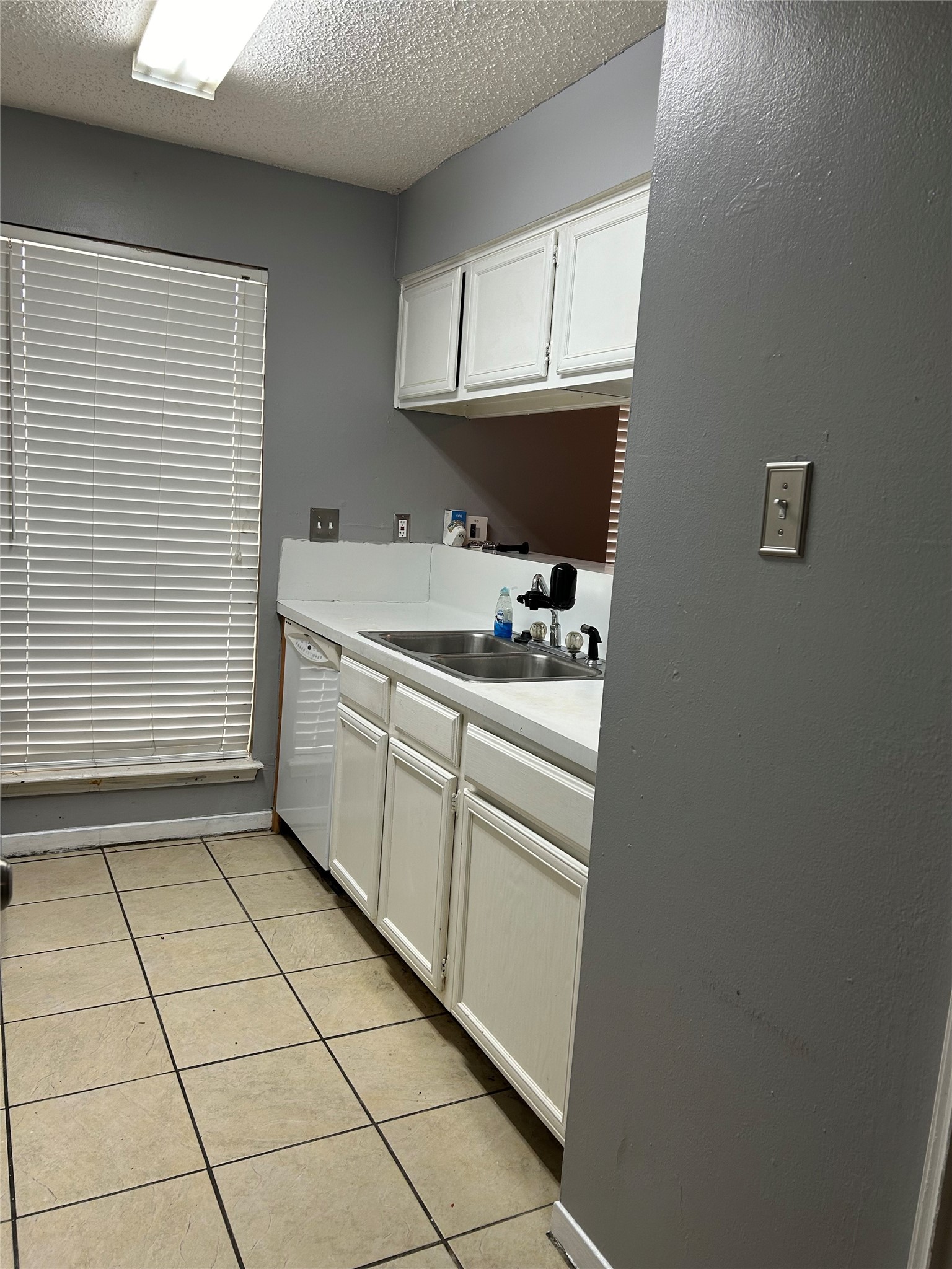 3745 Thistlemont Drive Property Photo 4