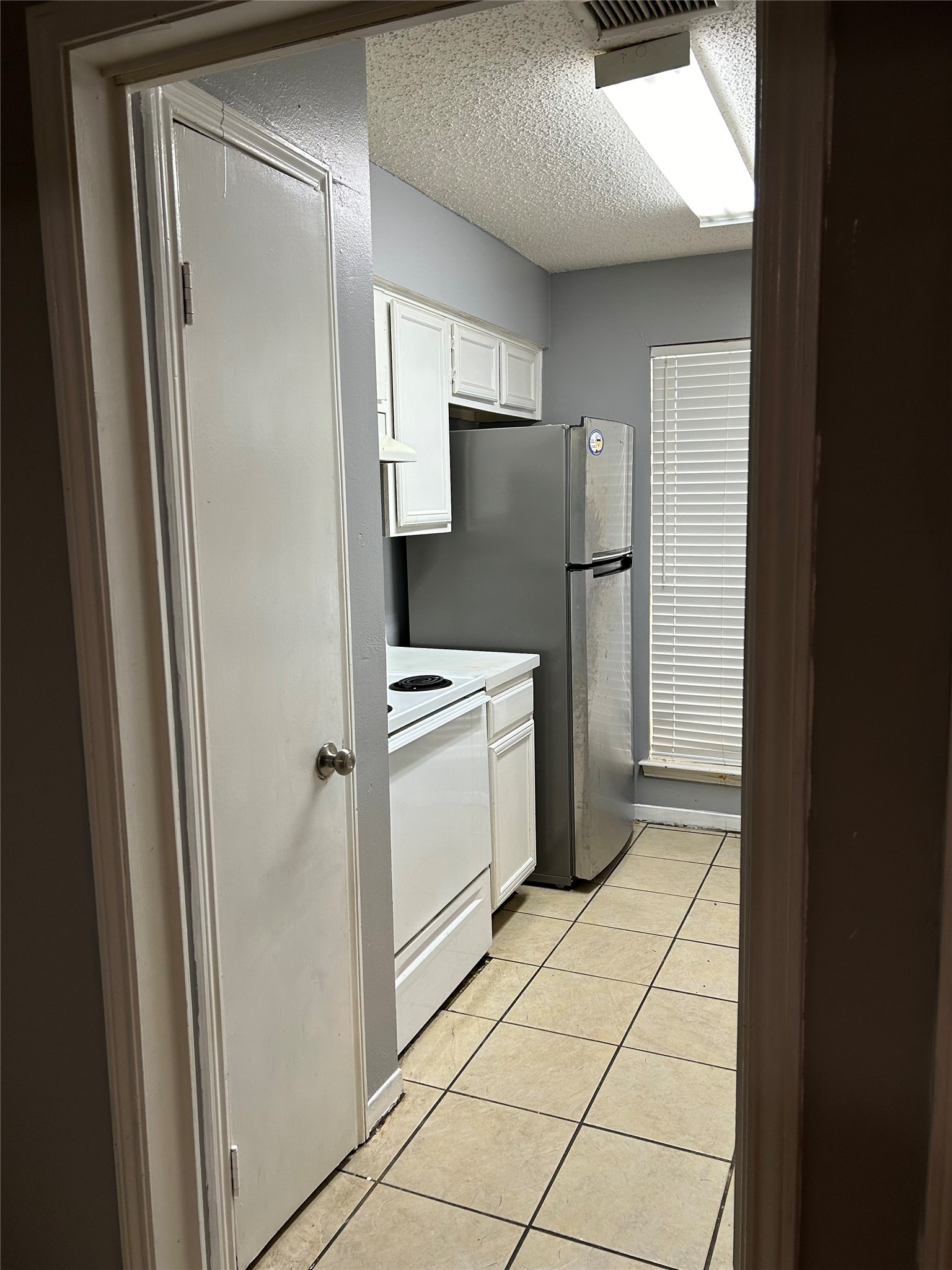 3745 Thistlemont Drive Property Photo 5
