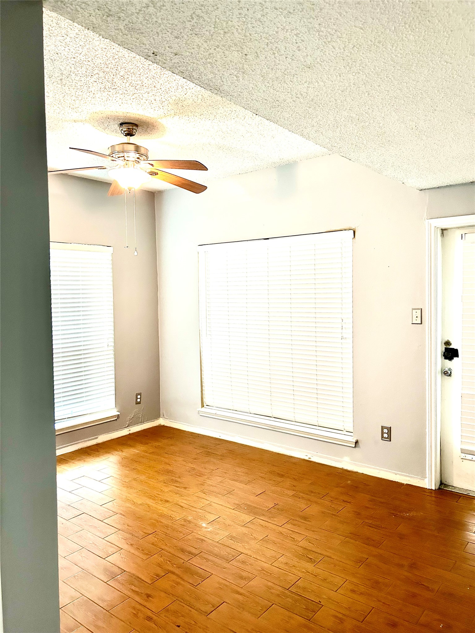 3745 Thistlemont Drive Property Photo 9