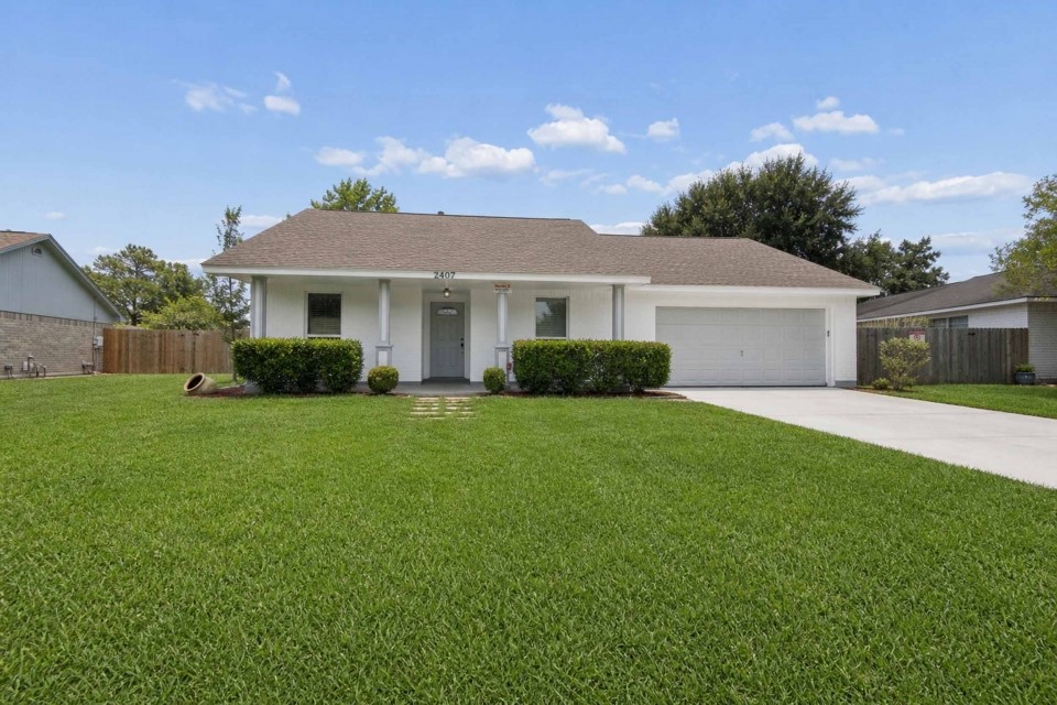 2407 Nelwood Drive Property Photo 1