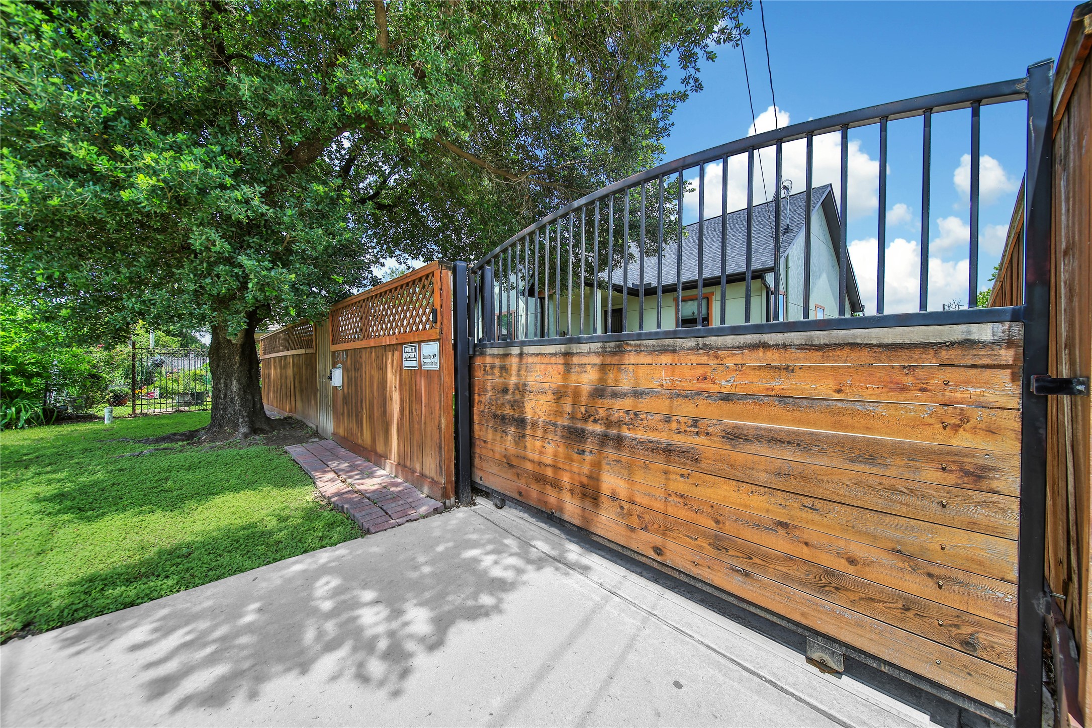 2314 Carr Street Property Photo 2