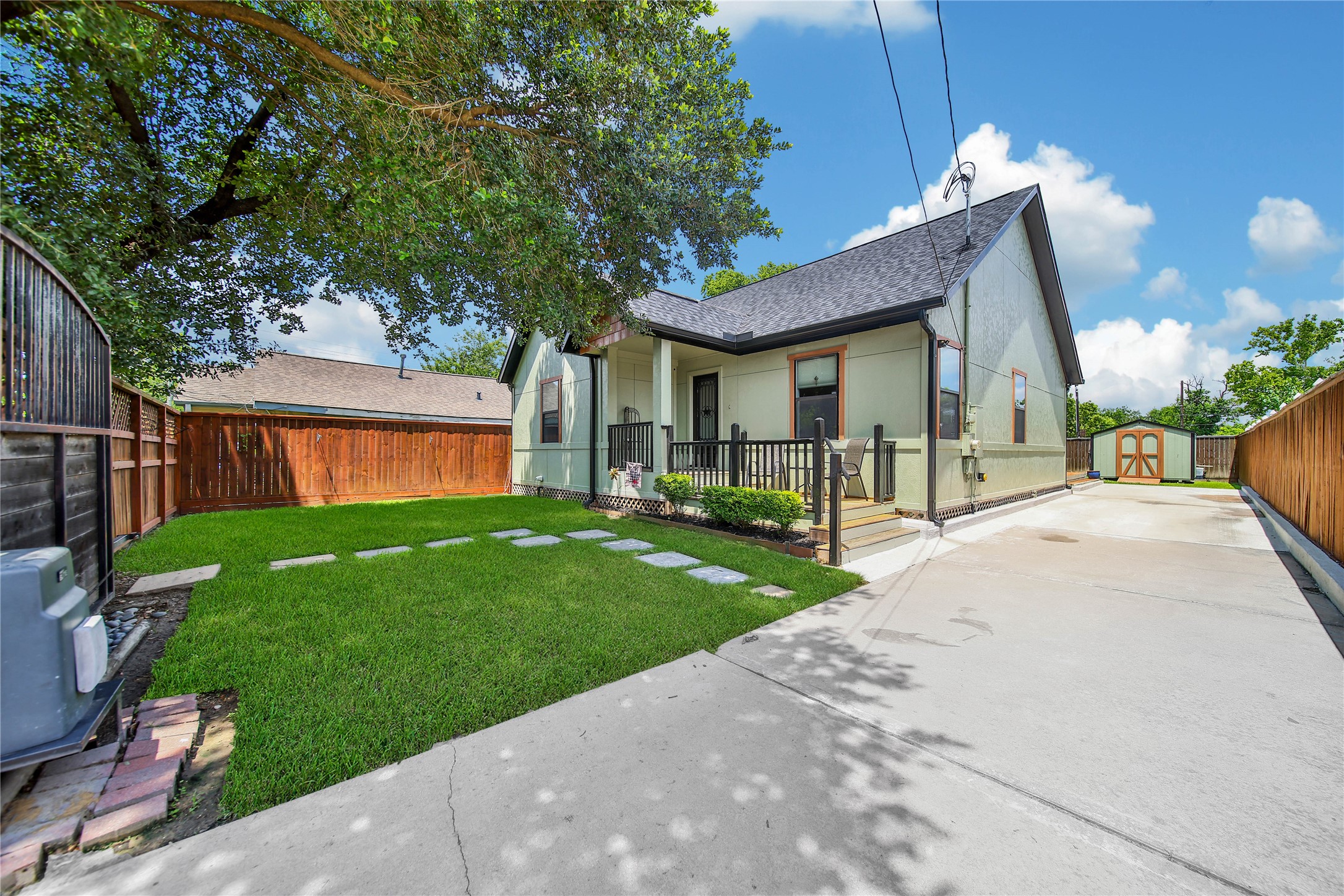 2314 Carr Street Property Photo 4