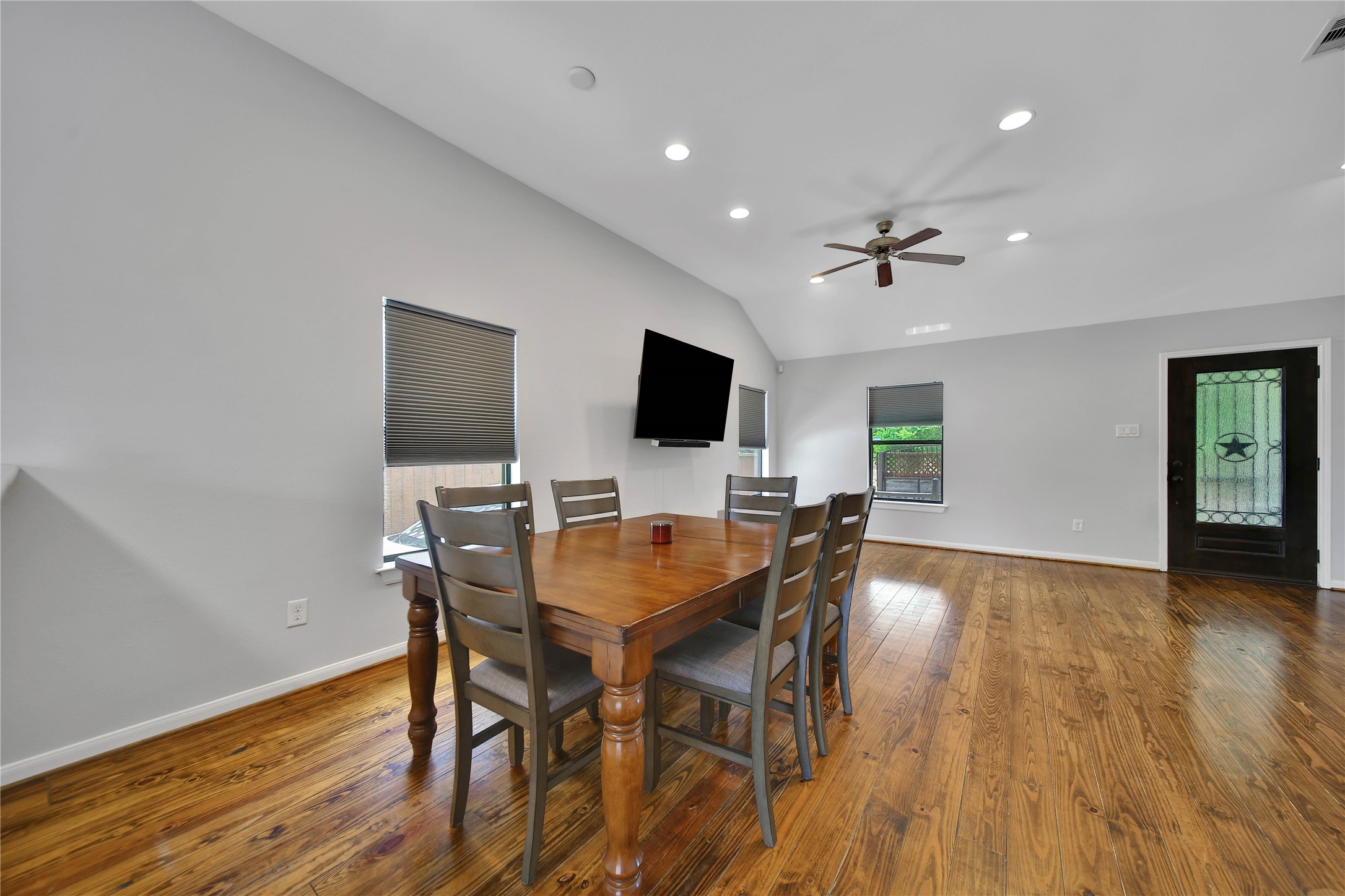 2314 Carr Street Property Photo 8