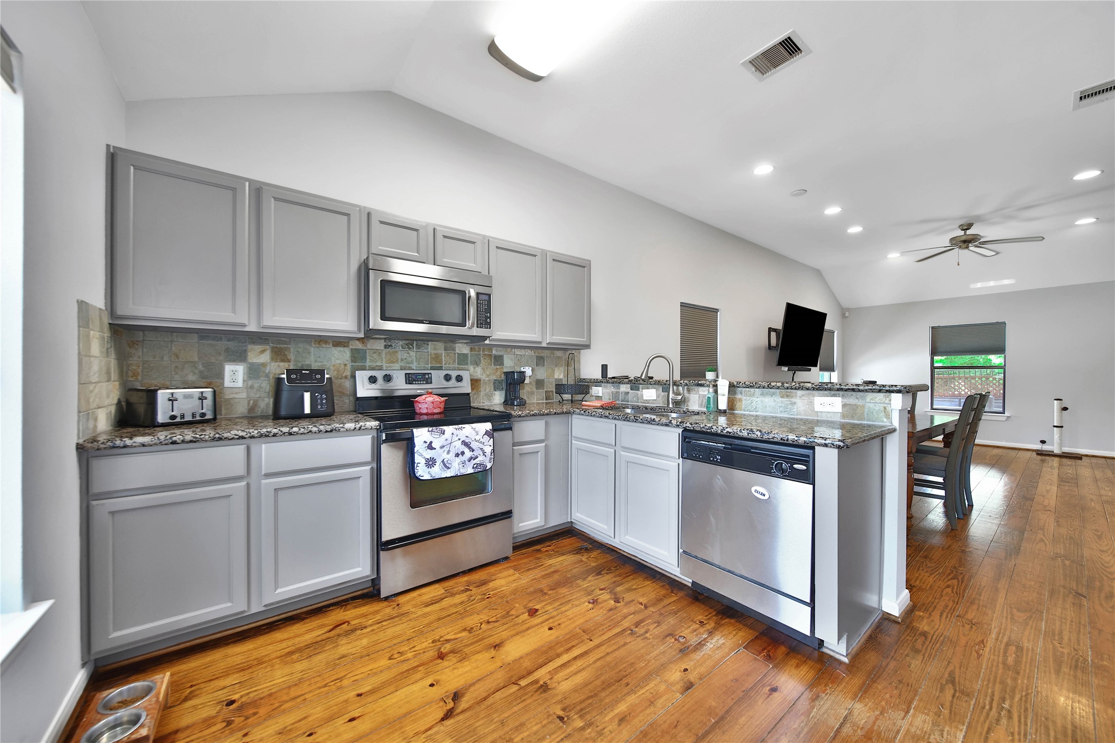 2314 Carr Street Property Photo 11