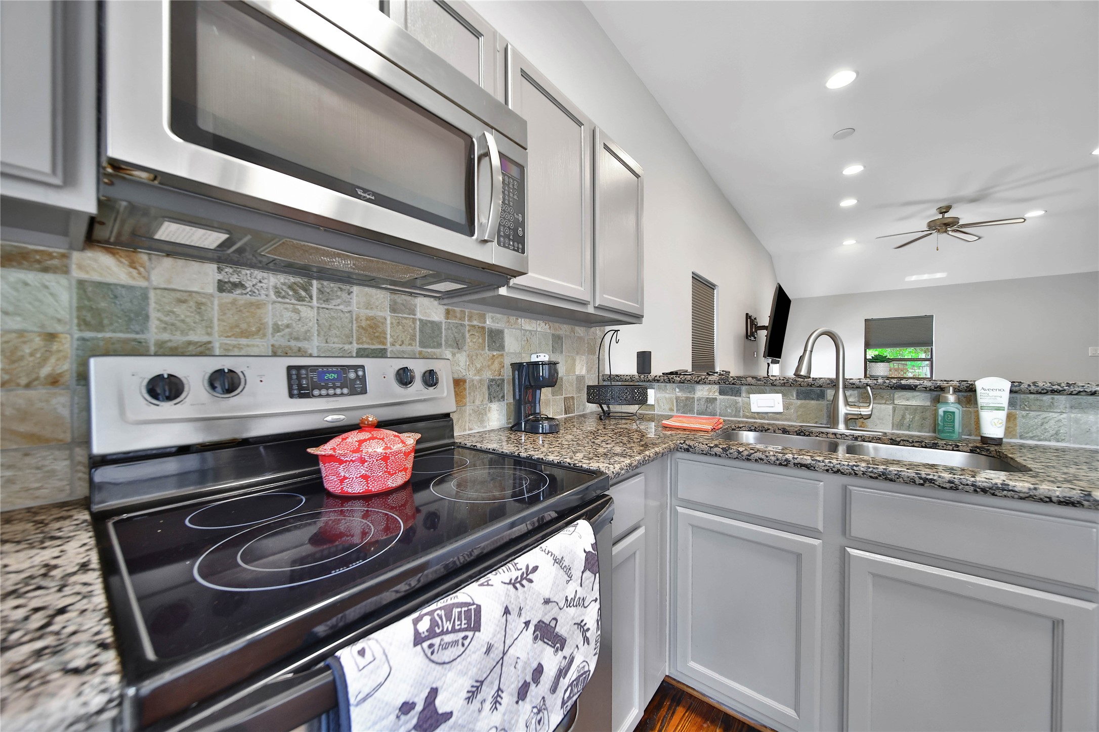 2314 Carr Street Property Photo 12