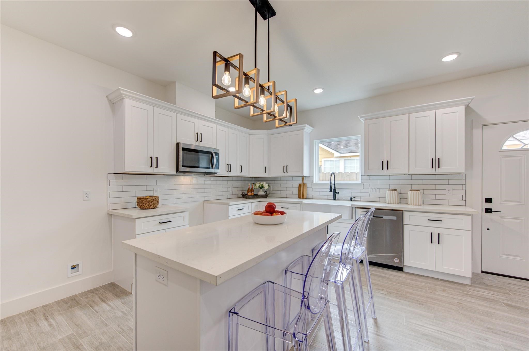 2015 B Brackenridge Street Property Photo 6