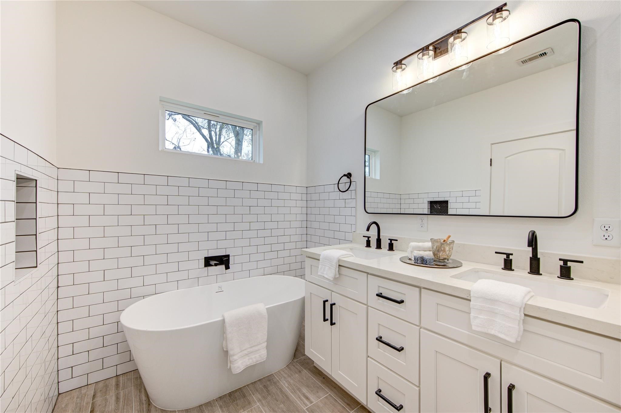 2015 B Brackenridge Street Property Photo 12