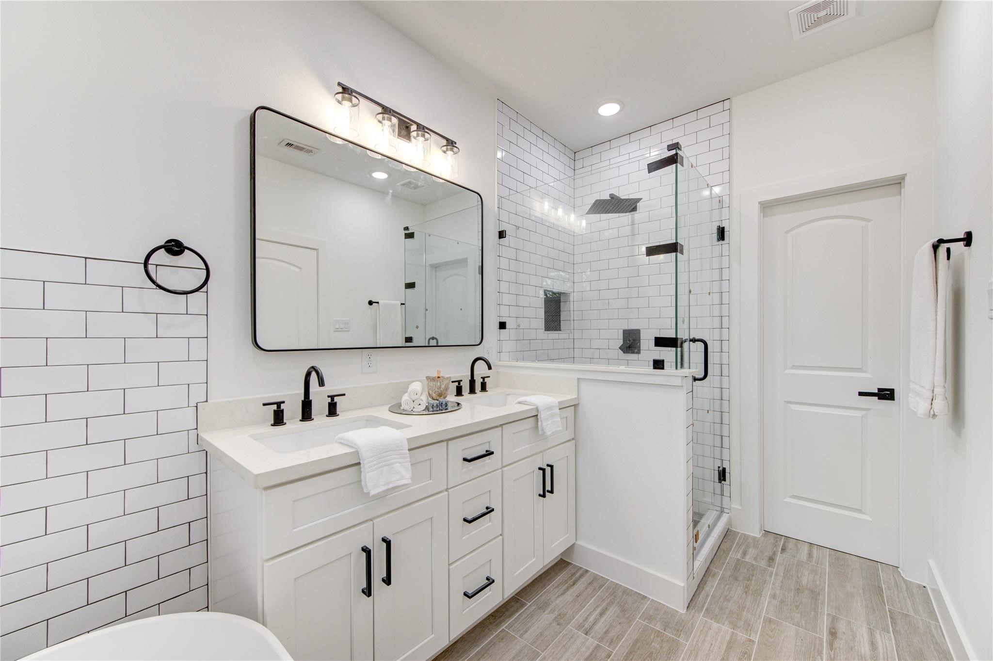 2015 B Brackenridge Street Property Photo 13