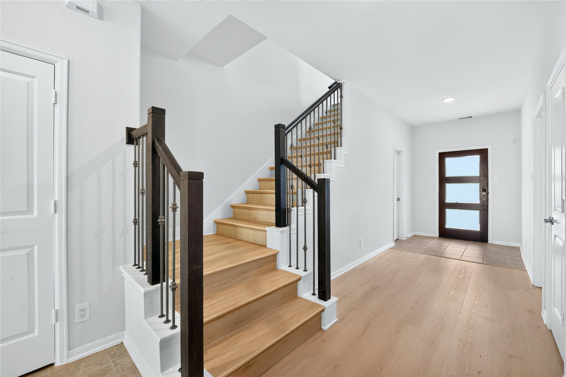2129 Solstice Boulevard Property Photo 4