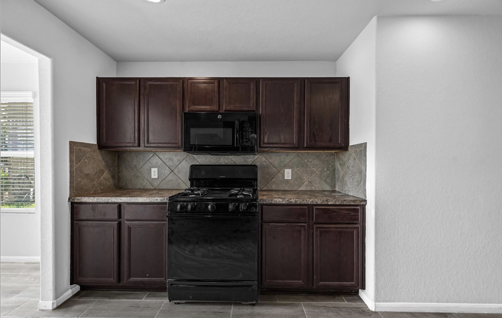 21311 Fox Walk Trail Property Photo 8