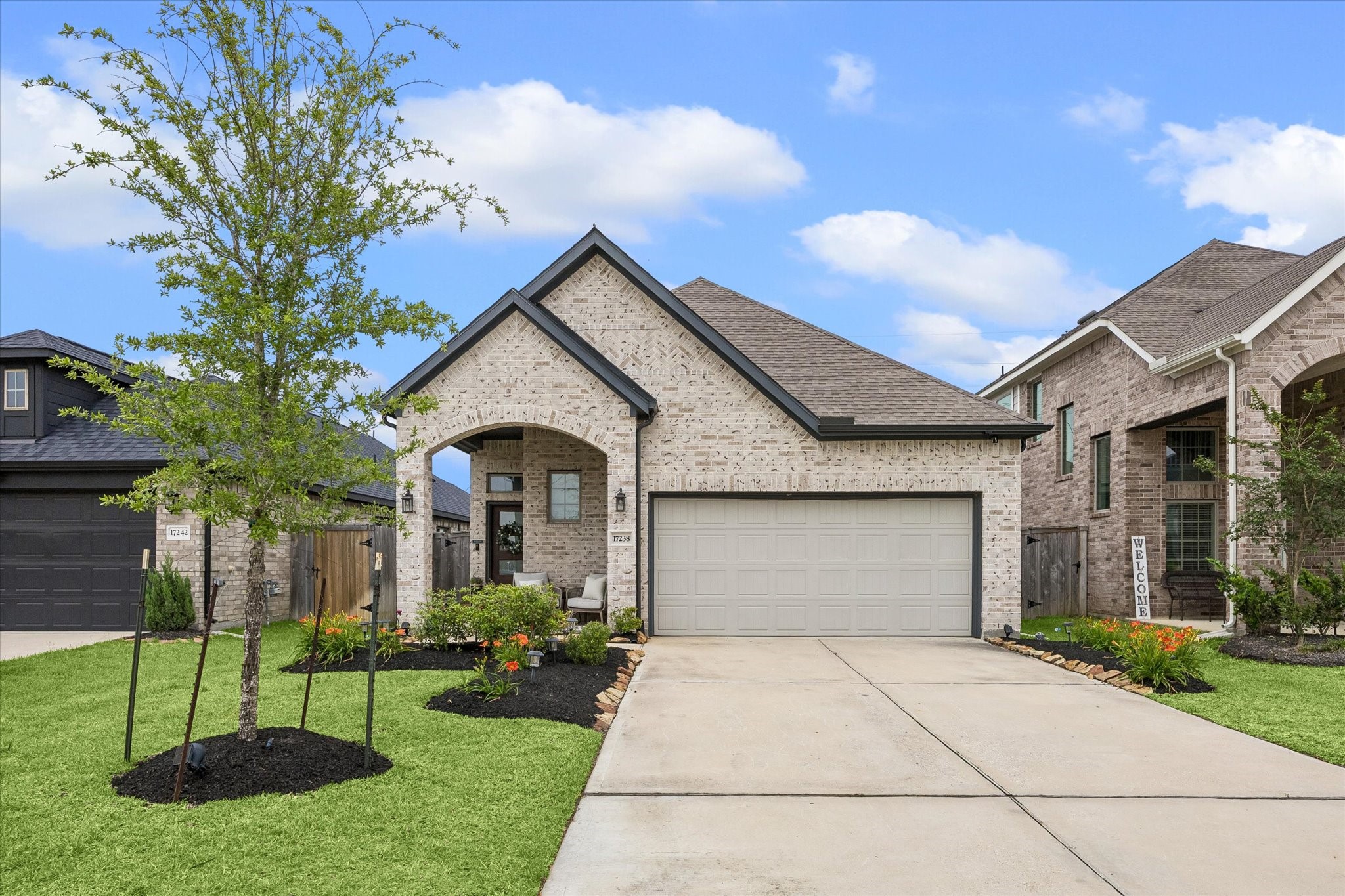 17238 Broadleaf Oak Drive Property Photo 1