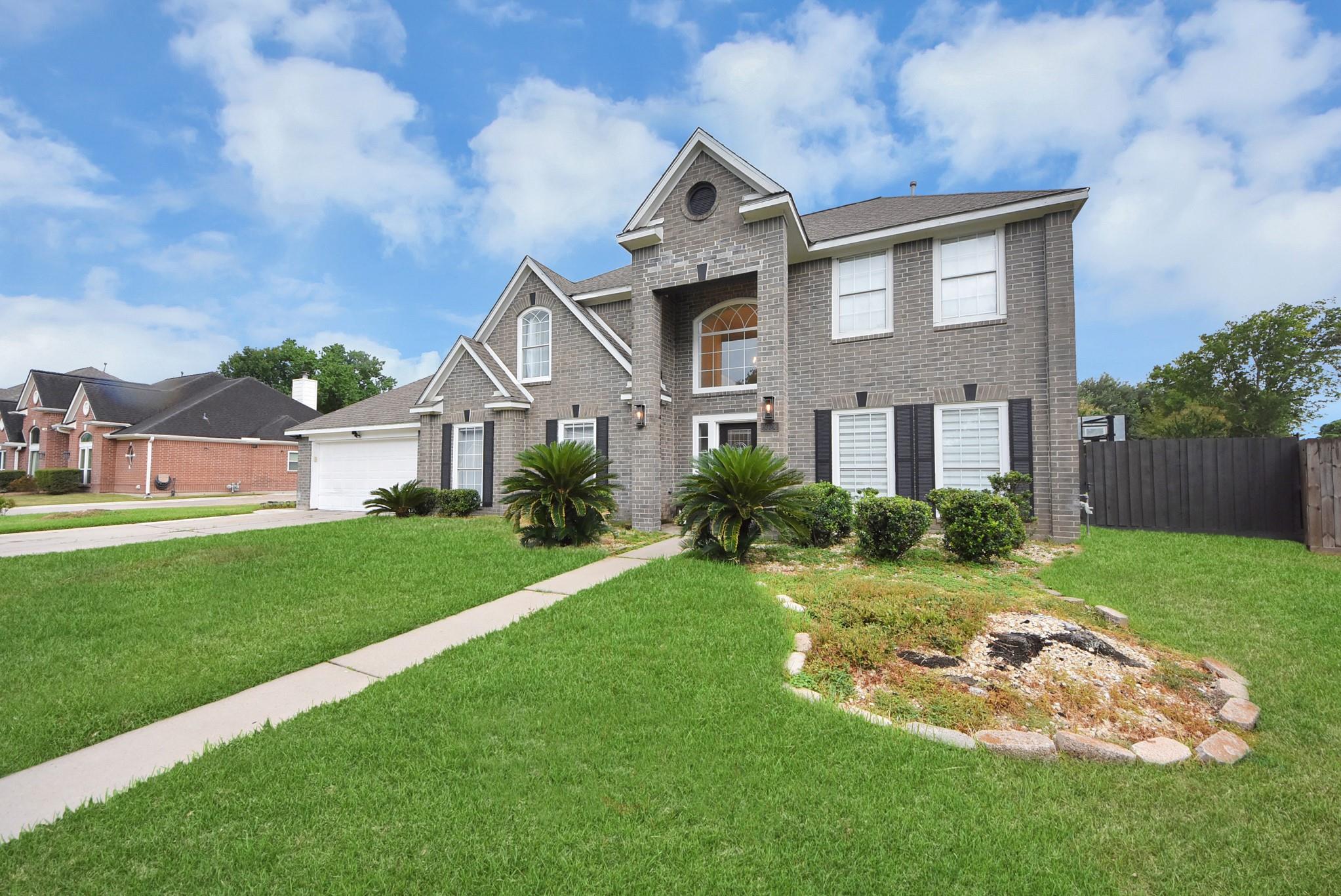 6923 Crystal Point Drive Property Photo 2
