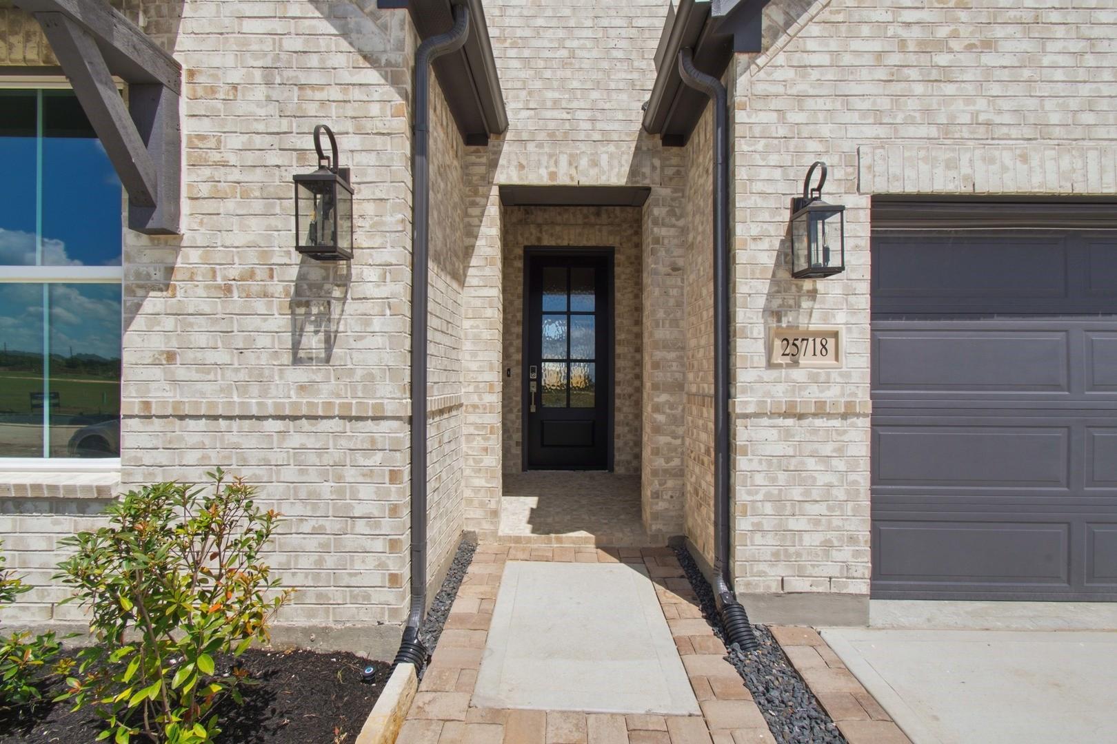 25718 Leadplant Cove Lane, Katy Tx 77493 Property Photo 3