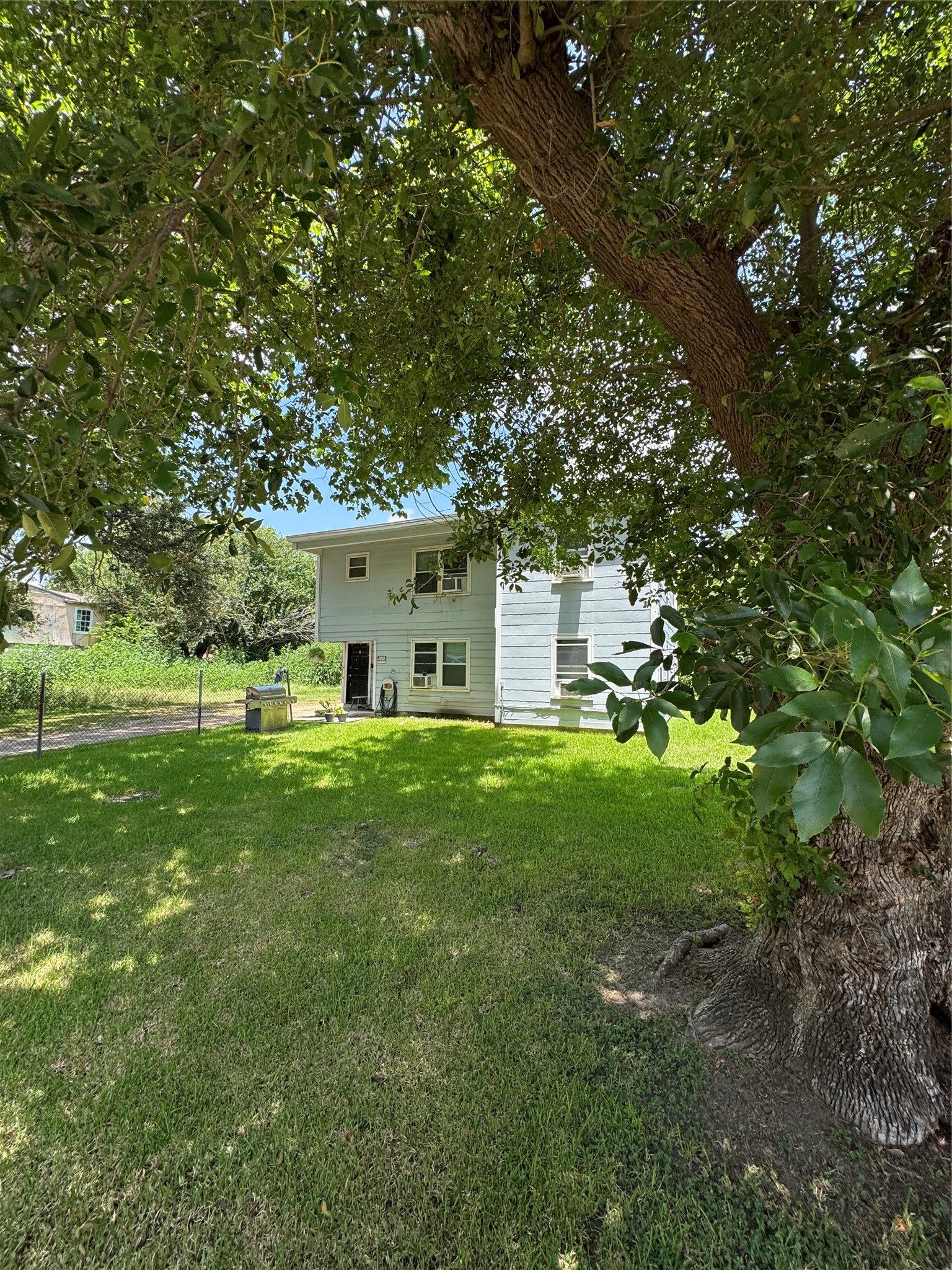 1222 4th Ave N Property Photo 3